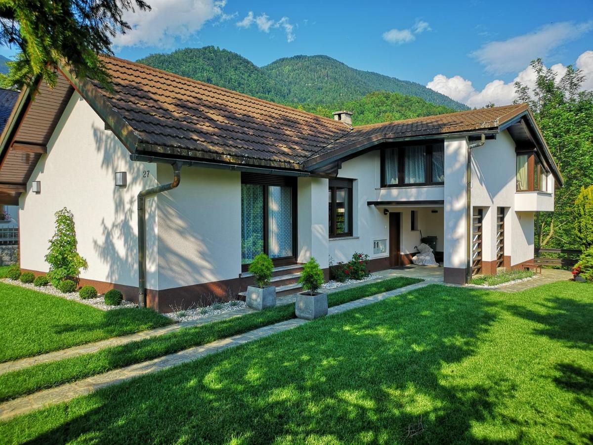 Holiday House Red Deer 普雷德沃尔 外观 照片