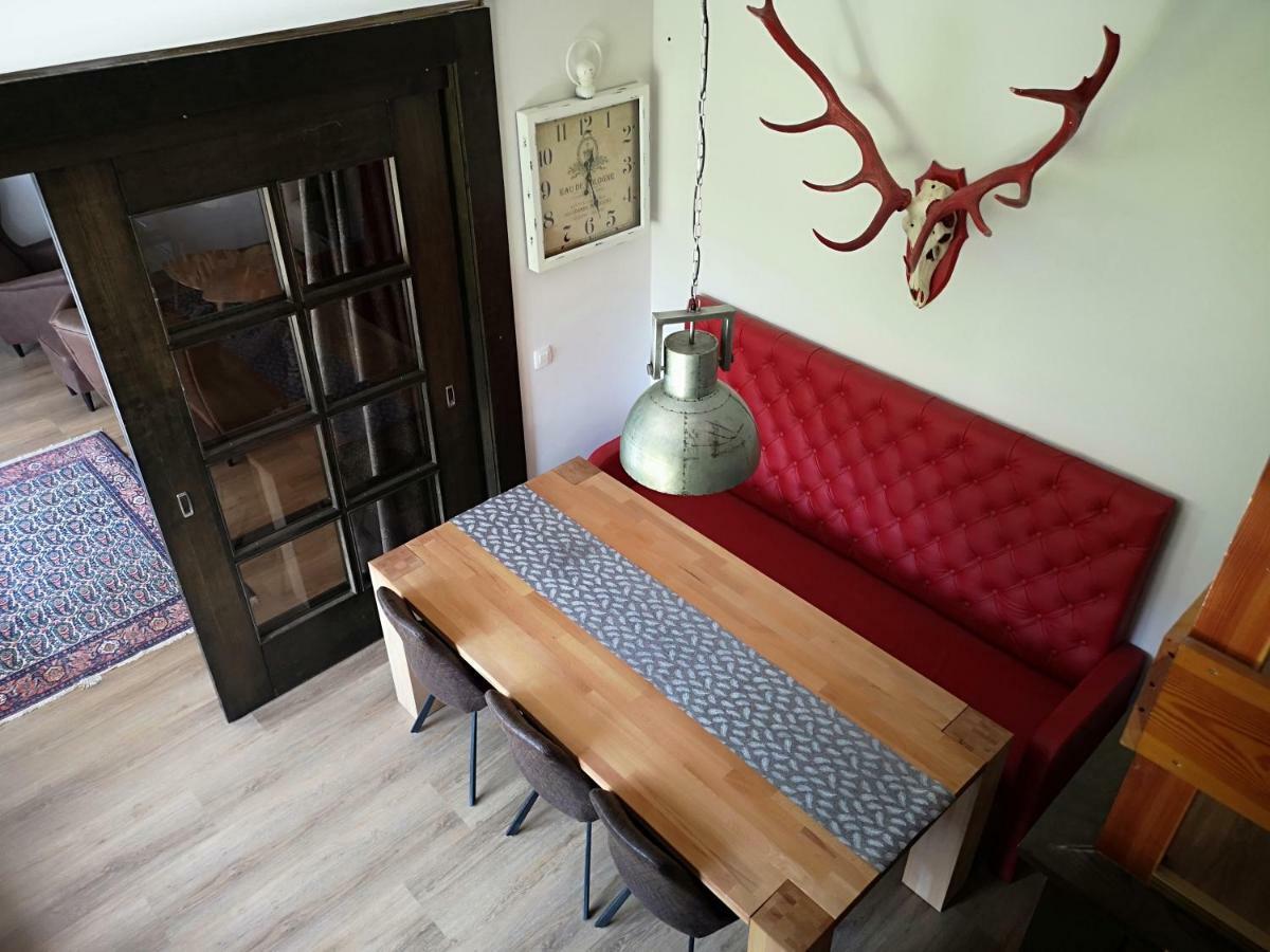 Holiday House Red Deer 普雷德沃尔 外观 照片