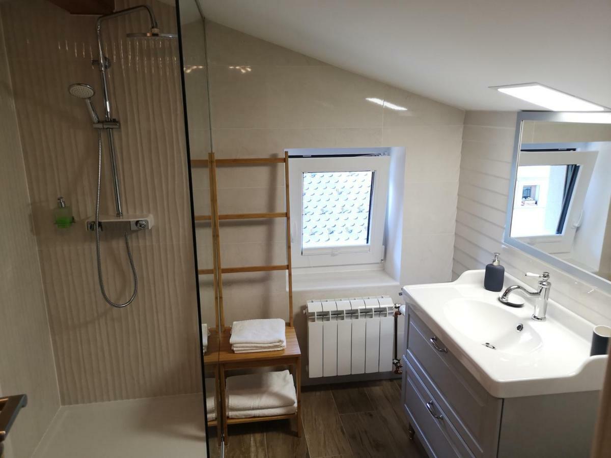 Holiday House Red Deer 普雷德沃尔 外观 照片