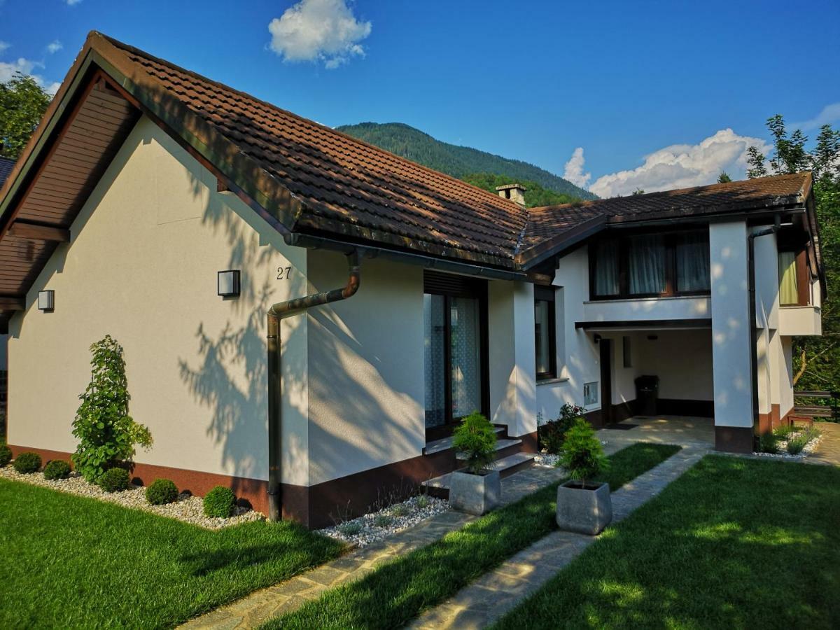 Holiday House Red Deer 普雷德沃尔 外观 照片