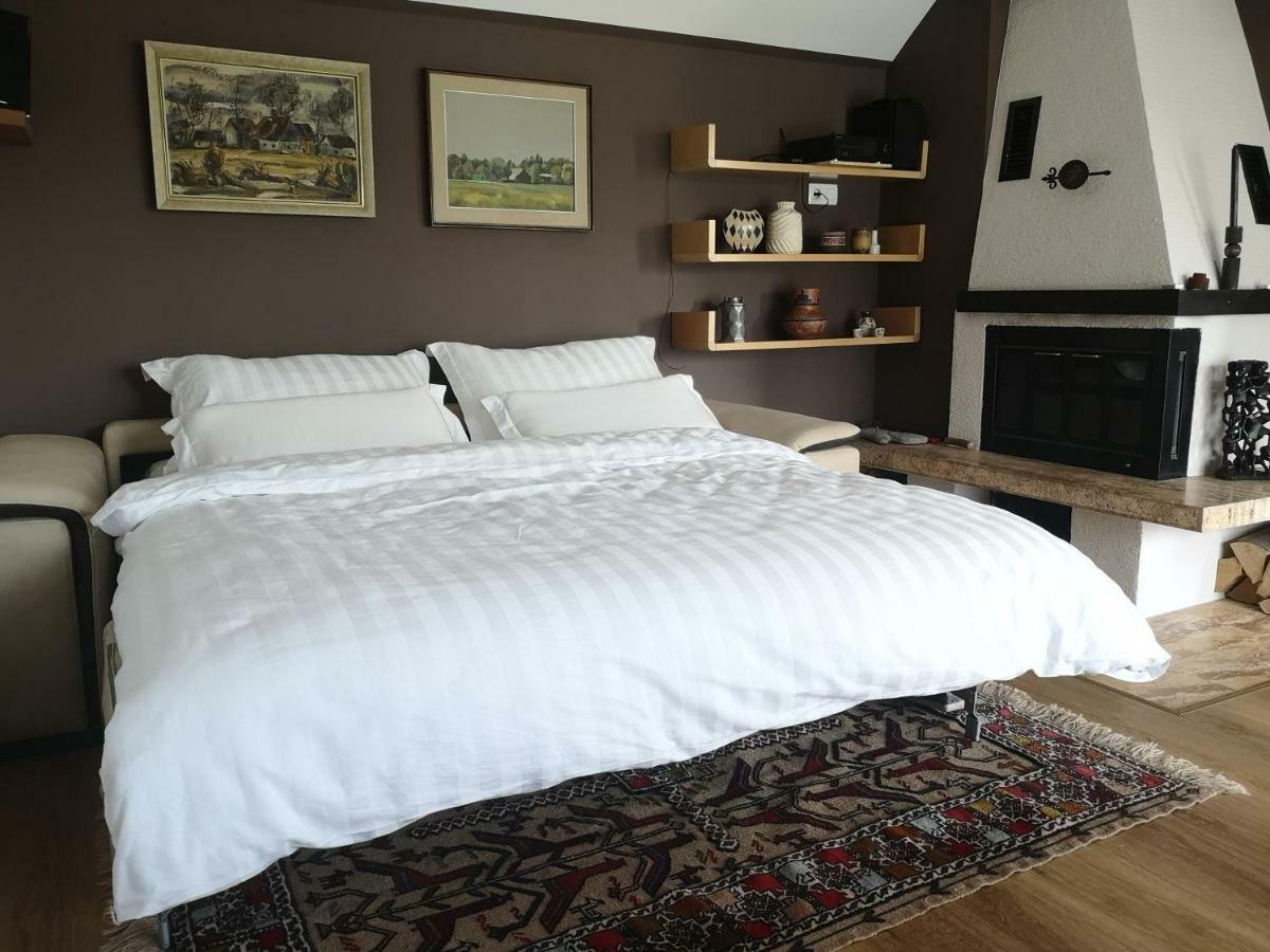 Holiday House Red Deer 普雷德沃尔 外观 照片
