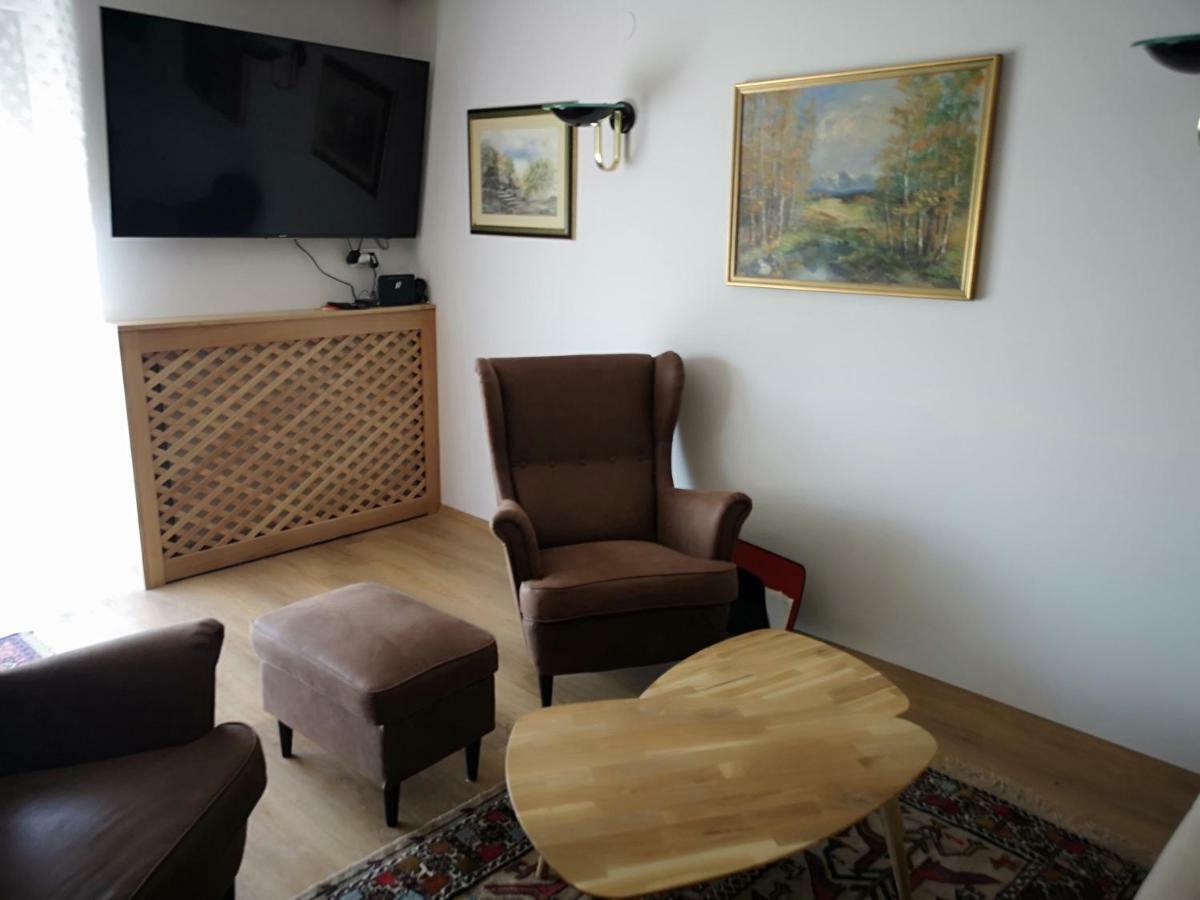 Holiday House Red Deer 普雷德沃尔 外观 照片
